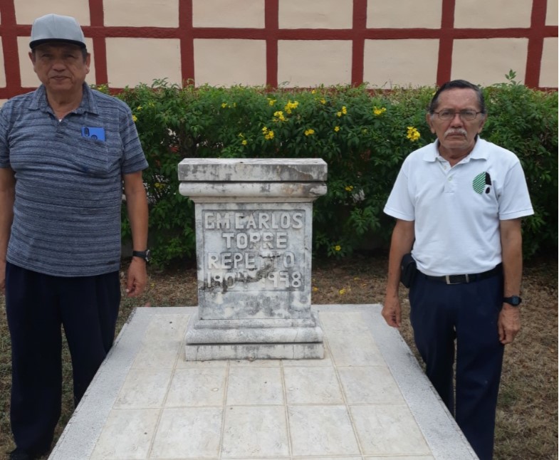 La tumba de Torre Repetto está en la Rotonda de los Hombres Ilustres, en el Cementerio de Xoclán, y en su visita acompañaron al campechano Sosa Pérez y el antillano Fajardo Leyva.